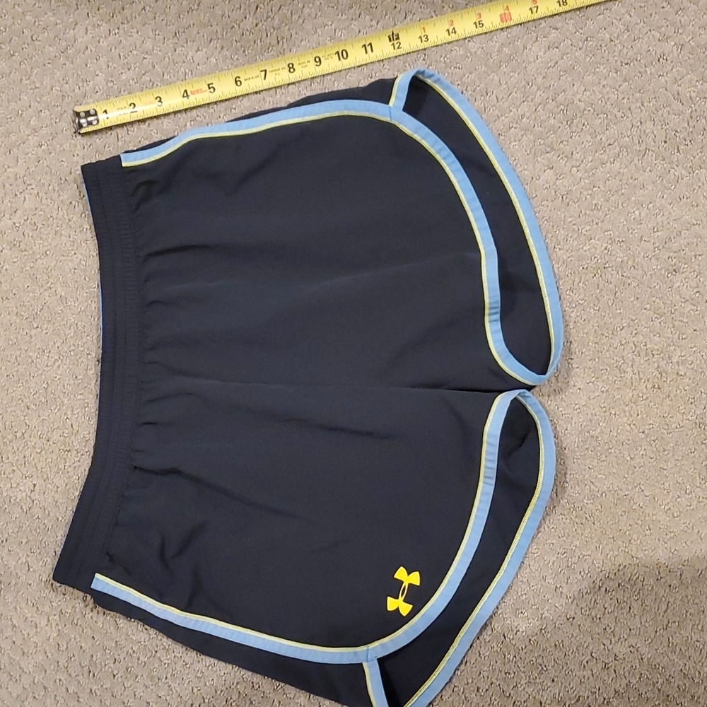 NEW Under Armour brand workout  / running shorts  Large - NWOT